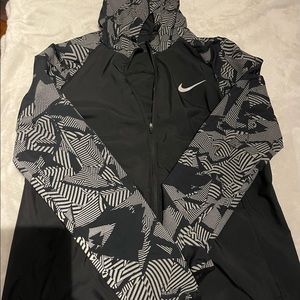 Nike hooded windbreaker. Woman’s medium. Excellent condition.